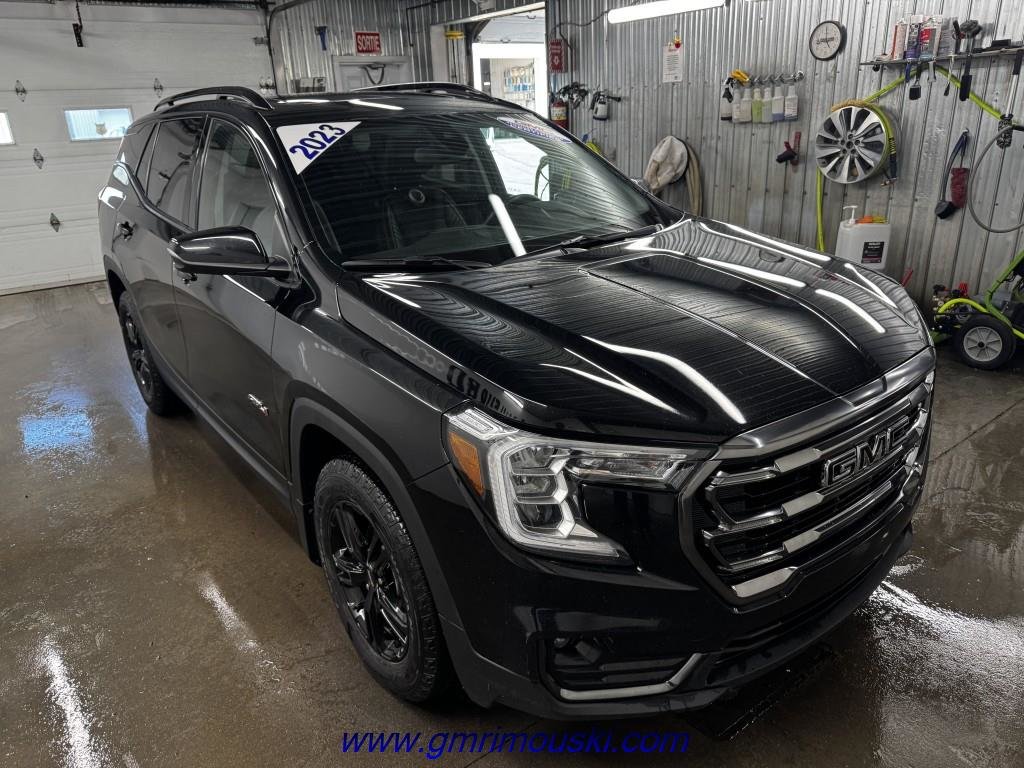 GMC Terrain AWD AT4 TOIT OUVRANT 2023 à Rimouski, Québec - 2 - w1024h768px