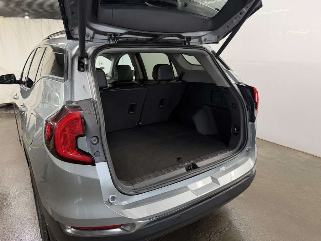 GMC Terrain AT4 2023 à Rimouski, Québec - 2 - w1024h768px