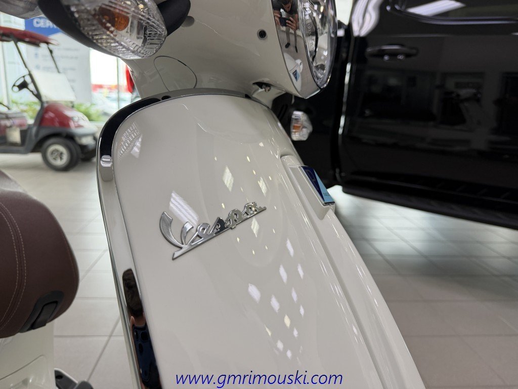 2023 Vespa PRIMA VERA in Rimouski, Quebec - 2 - w1024h768px