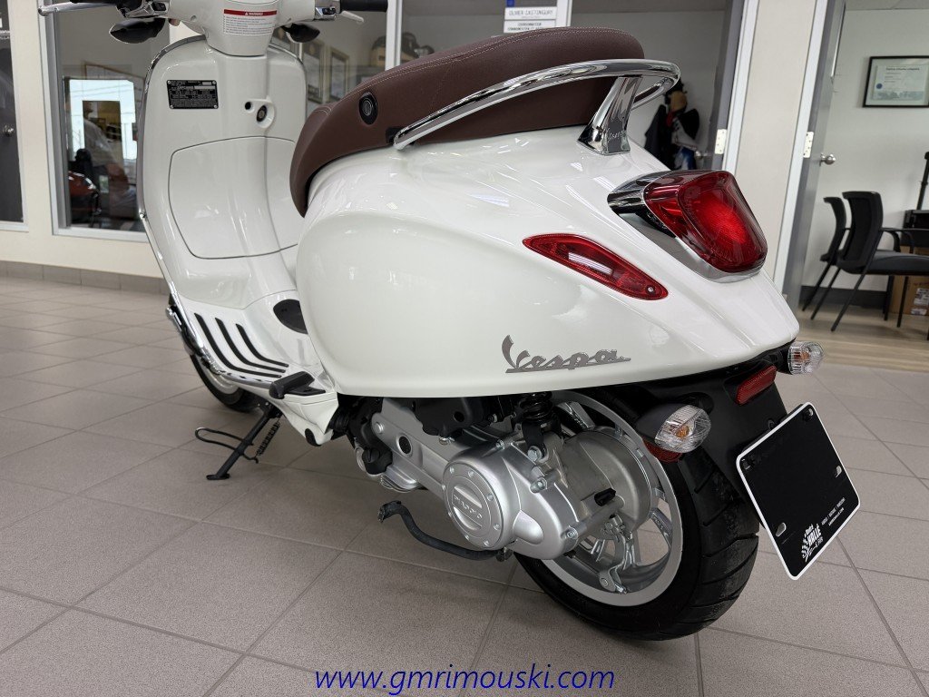 2023 Vespa PRIMA VERA in Rimouski, Quebec - 4 - w1024h768px