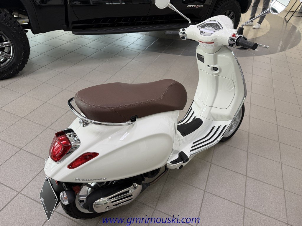 2023 Vespa PRIMA VERA in Rimouski, Quebec - 3 - w1024h768px