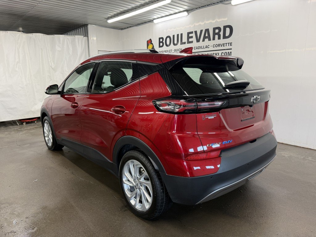 2023 Chevrolet BOLT EUV LT in Rimouski, Quebec - 2 - w1024h768px