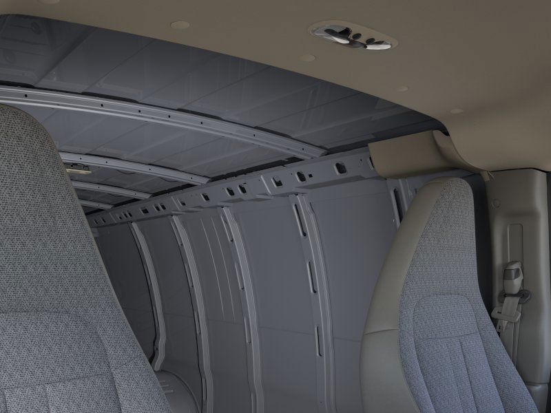 2025 Chevrolet Express Cargo 2500 in Rimouski, Quebec - 24 - w1024h768px