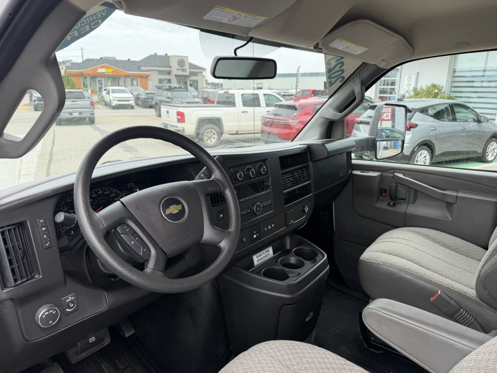 2025 Chevrolet EXPRESS COMMERC 3500 CUBE 14'' V8 6.6L in Rimouski, Quebec - 7 - w1024h768px