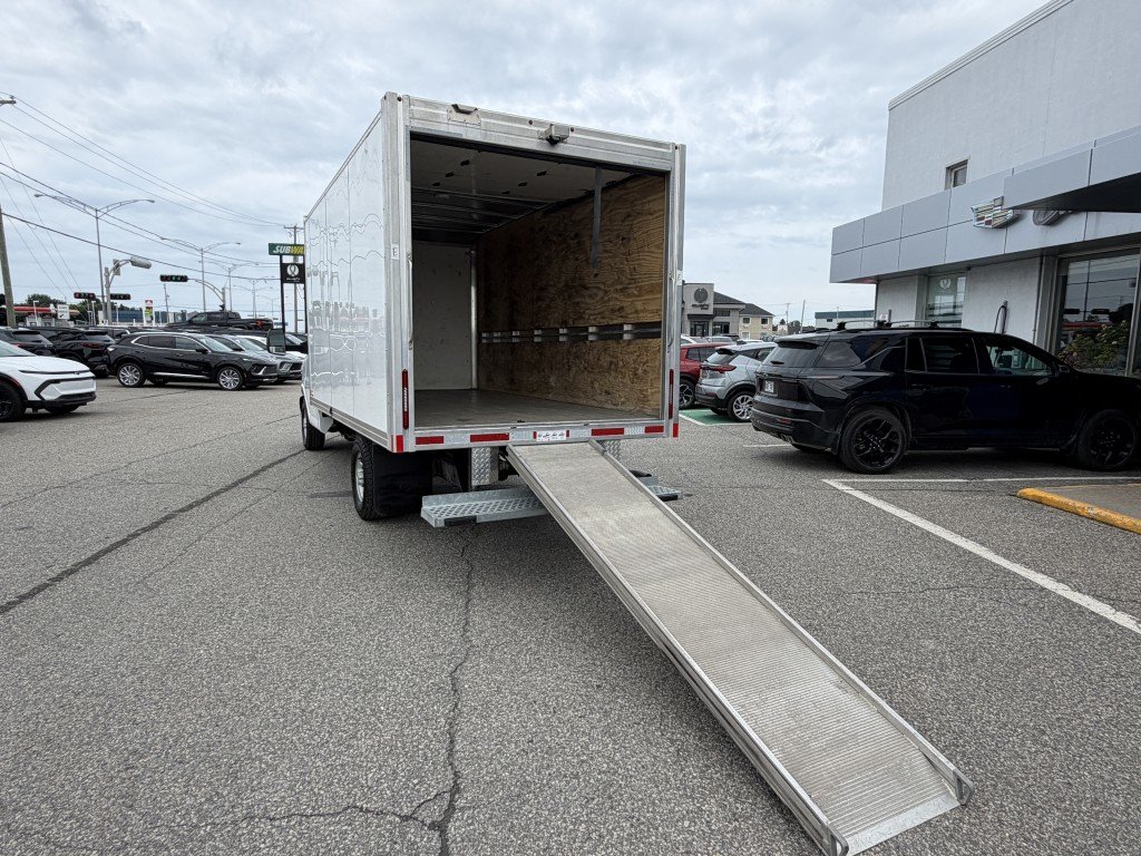2025 Chevrolet EXPRESS COMMERC 3500 CUBE 14'' V8 6.6L in Rimouski, Quebec - 5 - w1024h768px