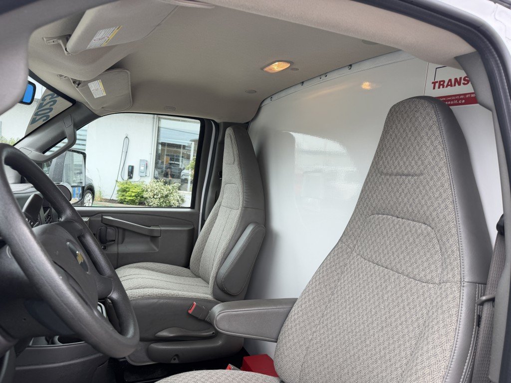 2025 Chevrolet EXPRESS COMMERC 3500 CUBE 14'' V8 6.6L in Rimouski, Quebec - 8 - w1024h768px