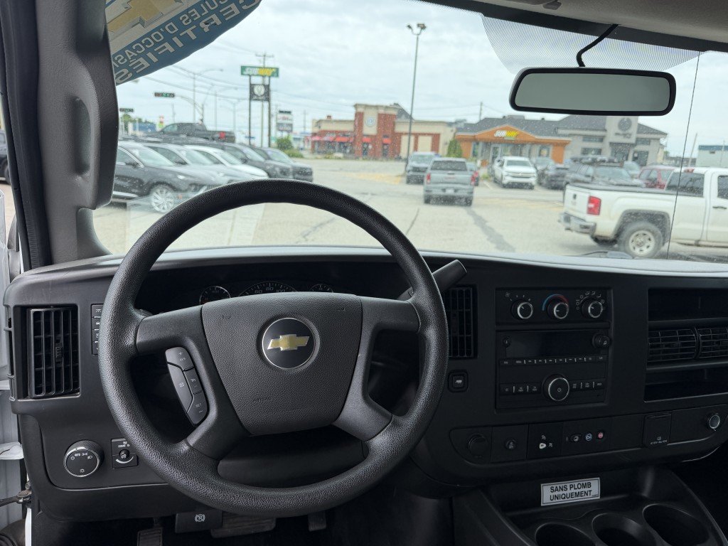2025 Chevrolet EXPRESS COMMERC 3500 CUBE 14'' V8 6.6L in Rimouski, Quebec - 9 - w1024h768px
