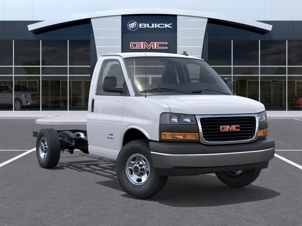 GMC Savana Cutaway 3500  2025 à Rimouski, Québec - 7 - w1024h768px