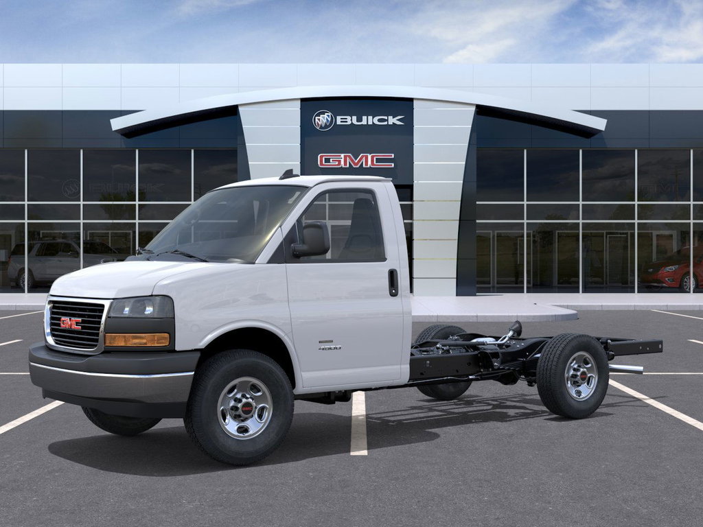 GMC Savana Cutaway 3500  2025 à Rimouski, Québec - 2 - w1024h768px