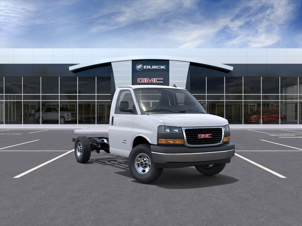 GMC Savana Cutaway 3500  2025 à Rimouski, Québec - 1 - w1024h768px