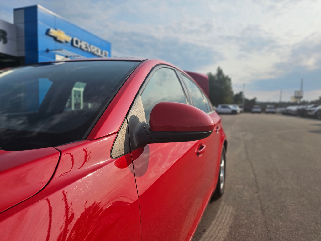 2016 Chevrolet Cruze Limited in Pickering, Ontario - 10 - w1024h768px