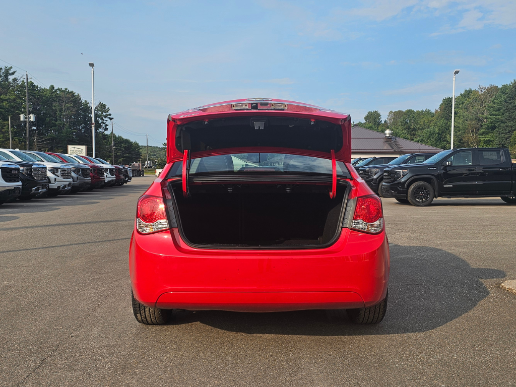 2016 Chevrolet Cruze Limited in Pickering, Ontario - 6 - w1024h768px