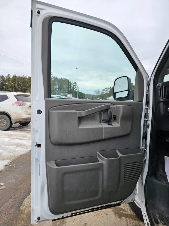 2021 Chevrolet Express Cargo Van in Bancroft, Ontario - 20 - w1024h768px