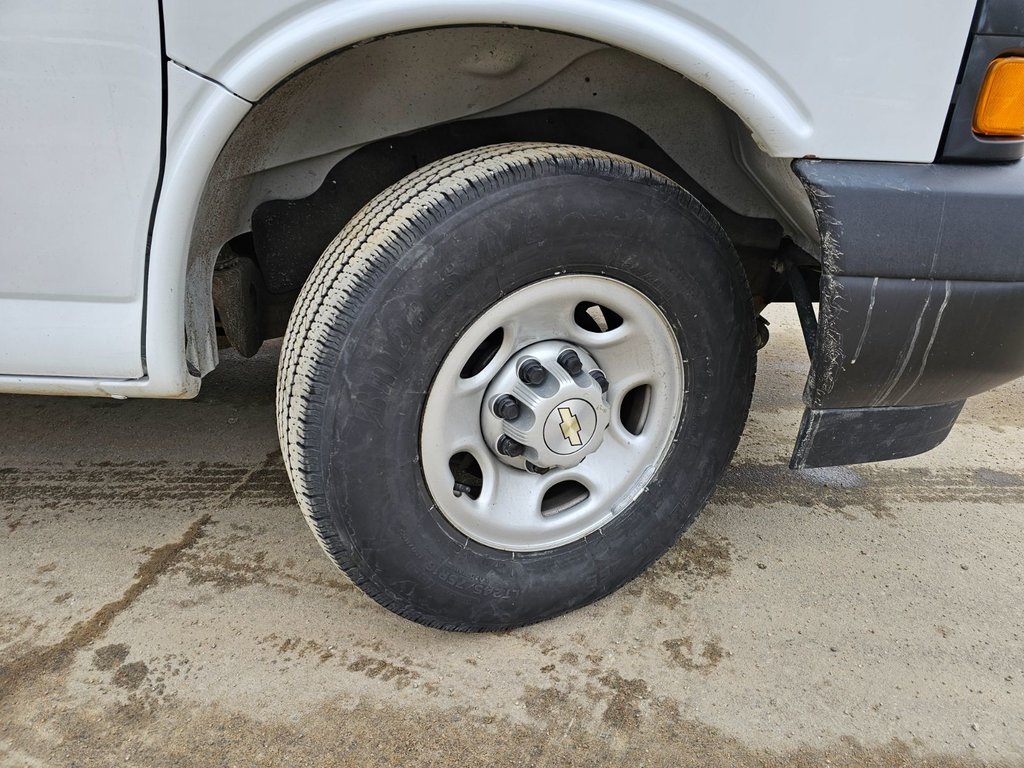 2021 Chevrolet Express Cargo Van in Bancroft, Ontario - 4 - w1024h768px