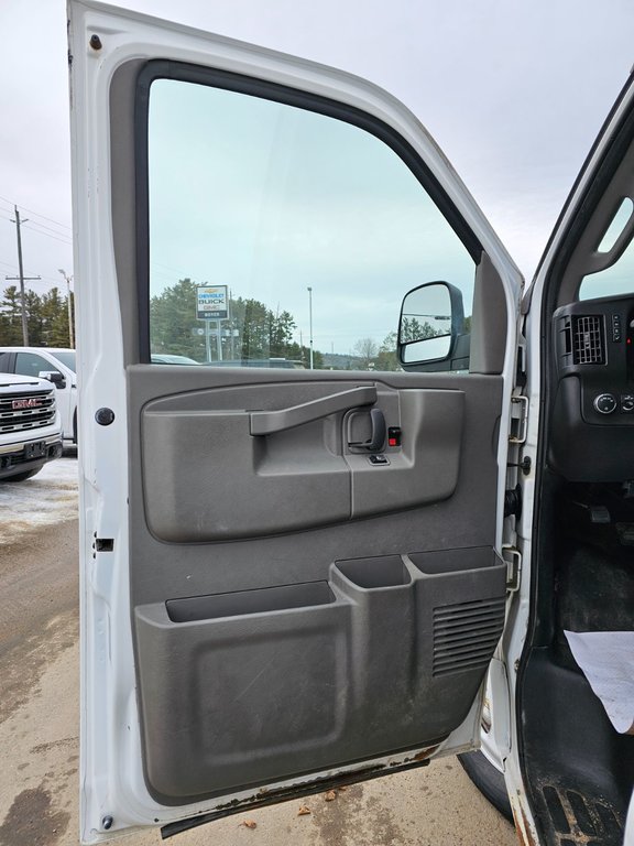 2021 Chevrolet Express Cargo Van in Bancroft, Ontario - 19 - w1024h768px