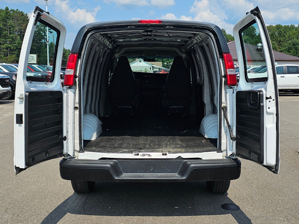 2021 Chevrolet Express Cargo Van in Pickering, Ontario - 6 - w1024h768px