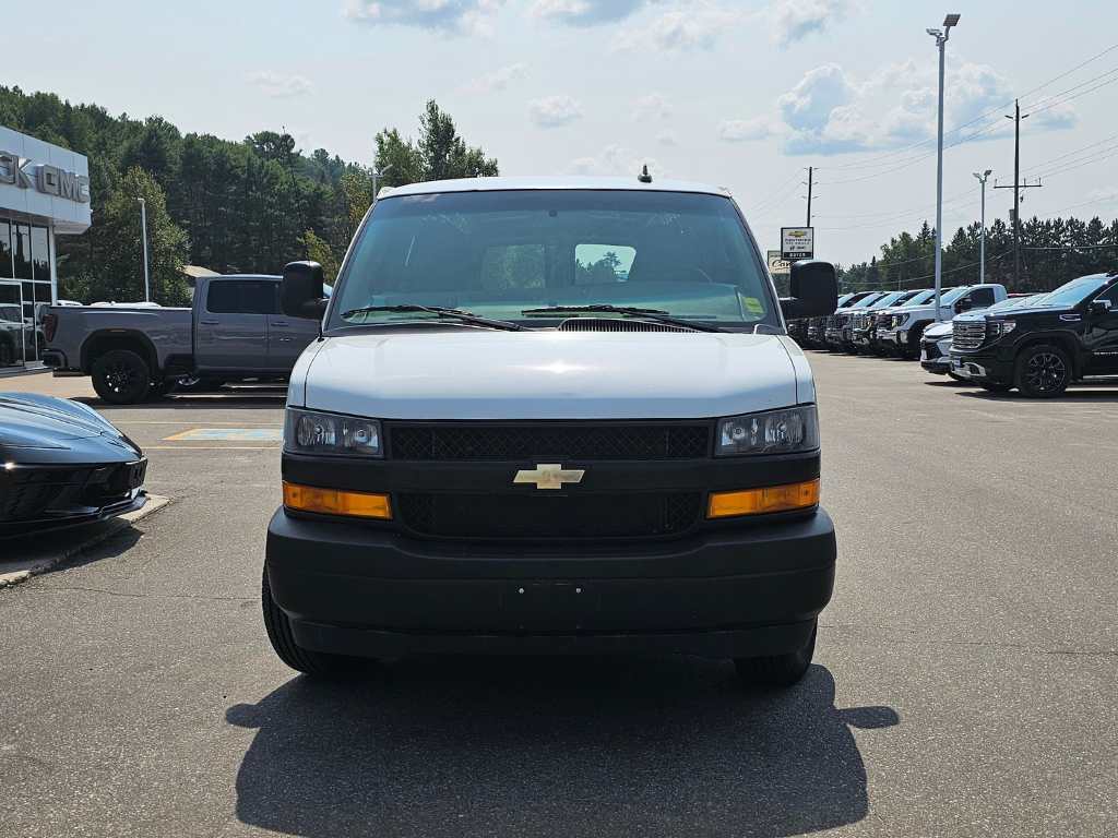 2021 Chevrolet Express Cargo Van in Pickering, Ontario - 2 - w1024h768px