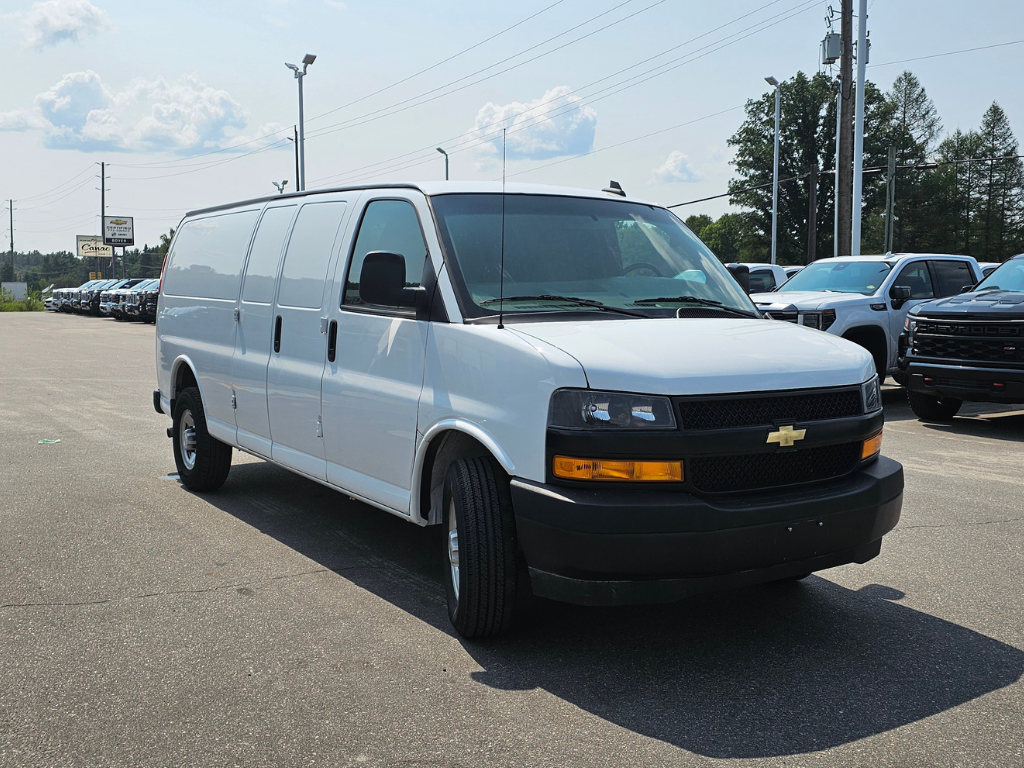 2021 Chevrolet Express Cargo Van in Pickering, Ontario - 3 - w1024h768px