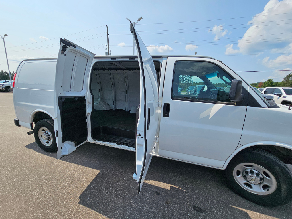 2021 Chevrolet Express Cargo Van in Pickering, Ontario - 24 - w1024h768px