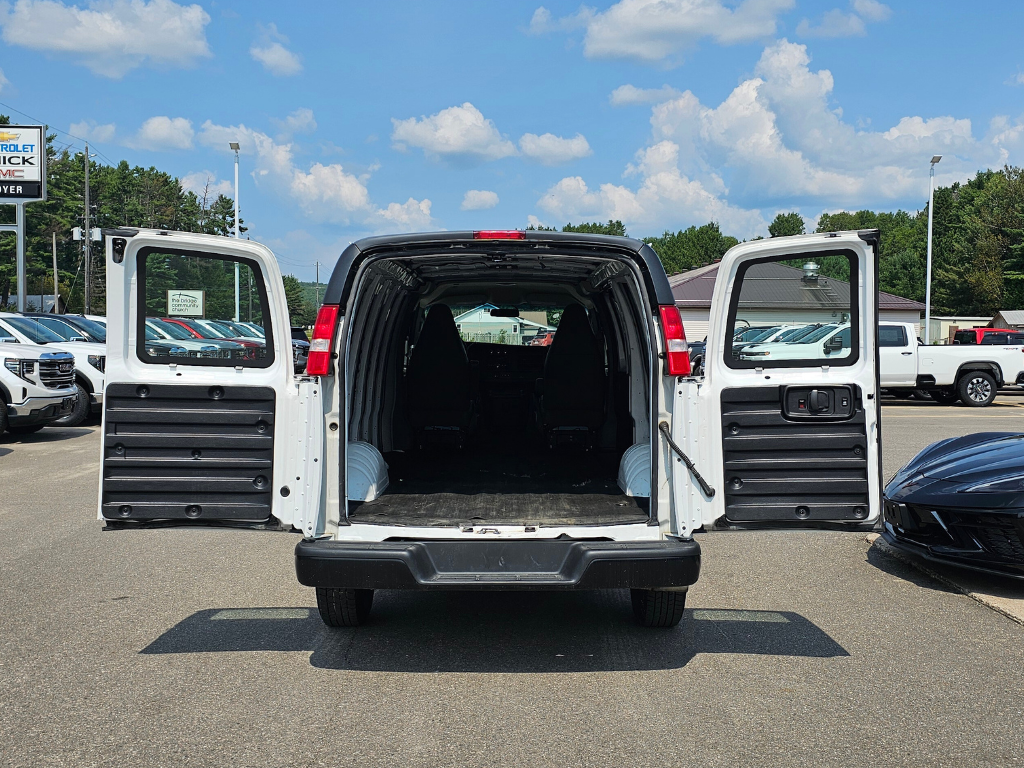 2021 Chevrolet Express Cargo Van in Pickering, Ontario - 7 - w1024h768px