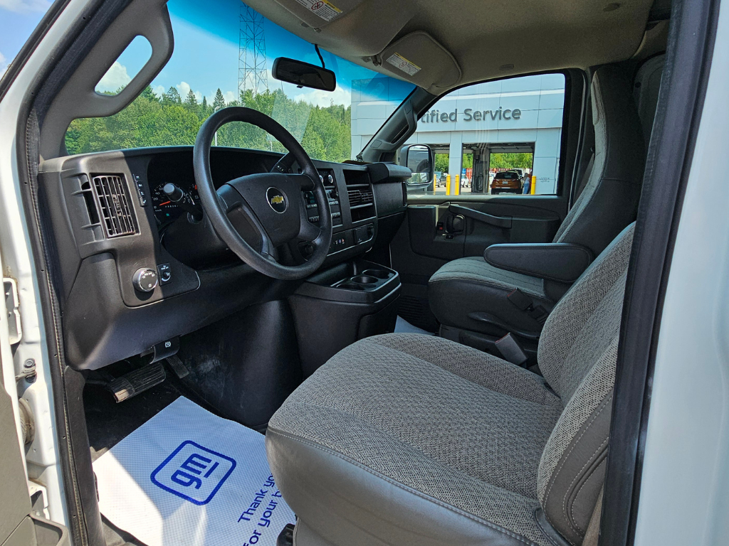 2021 Chevrolet Express Cargo Van in Pickering, Ontario - 12 - w1024h768px