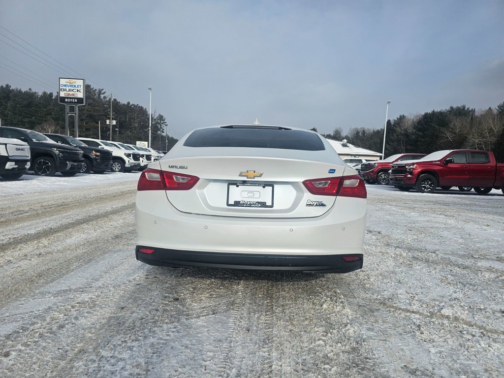 2016 Chevrolet Malibu in Pickering, Ontario - 5 - w1024h768px