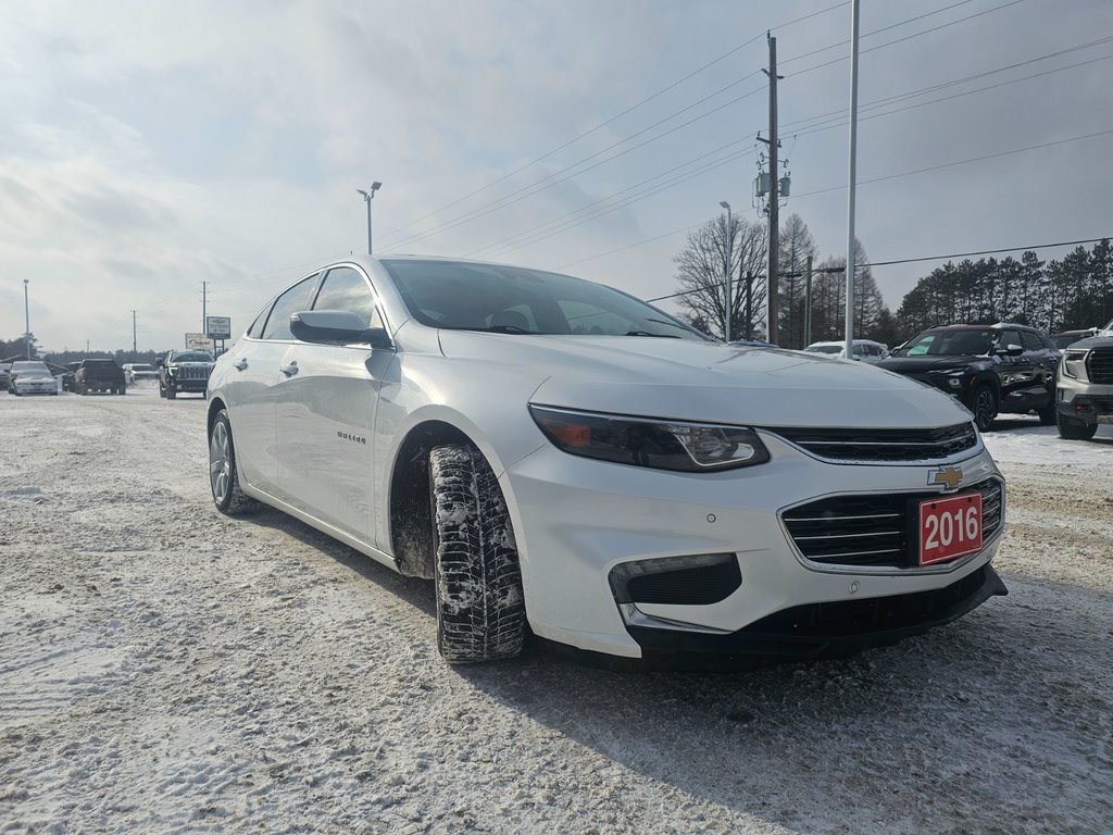 2016 Chevrolet Malibu in Pickering, Ontario - 3 - w1024h768px