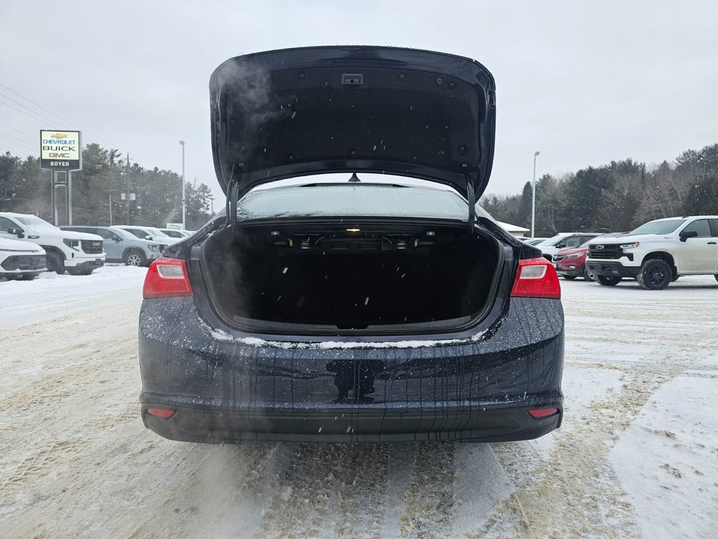 2017 Chevrolet Malibu in Bancroft, Ontario - 6 - w1024h768px