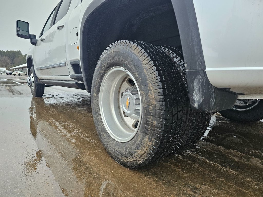 2025 Chevrolet Silverado 3500 HD in Pickering, Ontario - 8 - w1024h768px