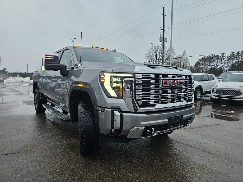 2025 GMC Sierra 2500 HD in Pickering, Ontario - 3 - w1024h768px