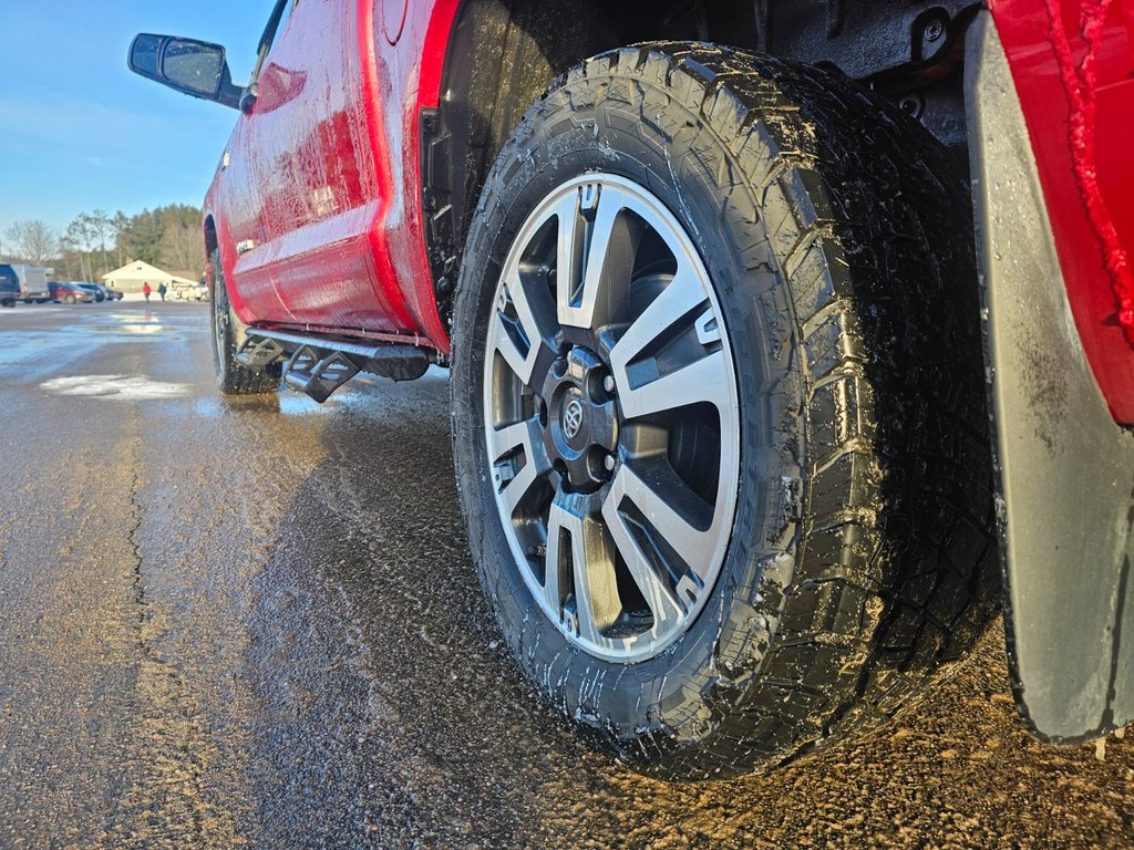 2020 Toyota Tundra in Pickering, Ontario - 8 - w1024h768px