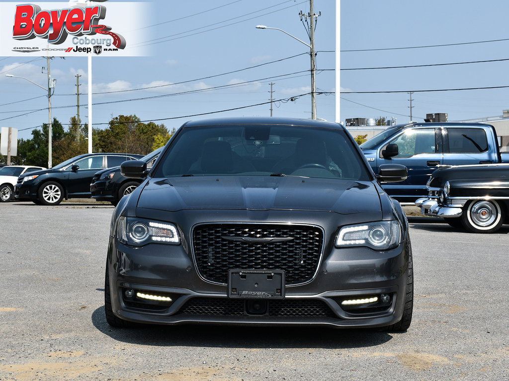 2018 Chrysler 300 in Pickering, Ontario - 3 - w1024h768px