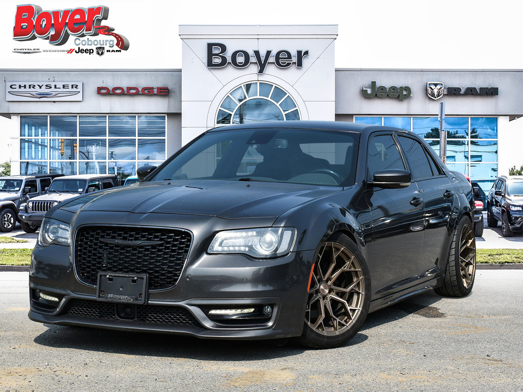 2018 Chrysler 300 in Pickering, Ontario - 1 - w1024h768px