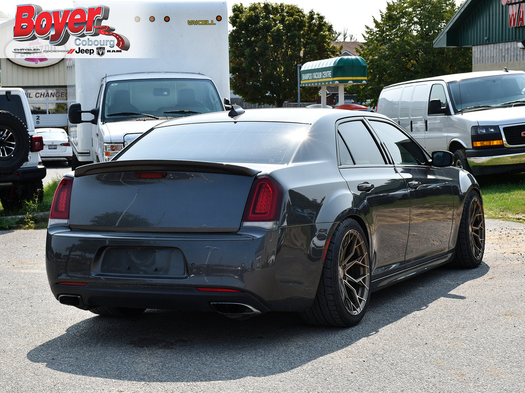 2018 Chrysler 300 in Pickering, Ontario - 8 - w1024h768px