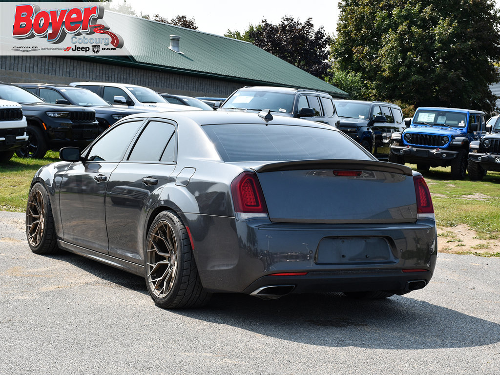 2018 Chrysler 300 in Pickering, Ontario - 6 - w1024h768px