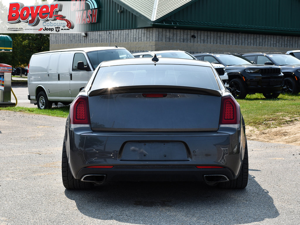 2018 Chrysler 300 in Pickering, Ontario - 7 - w1024h768px