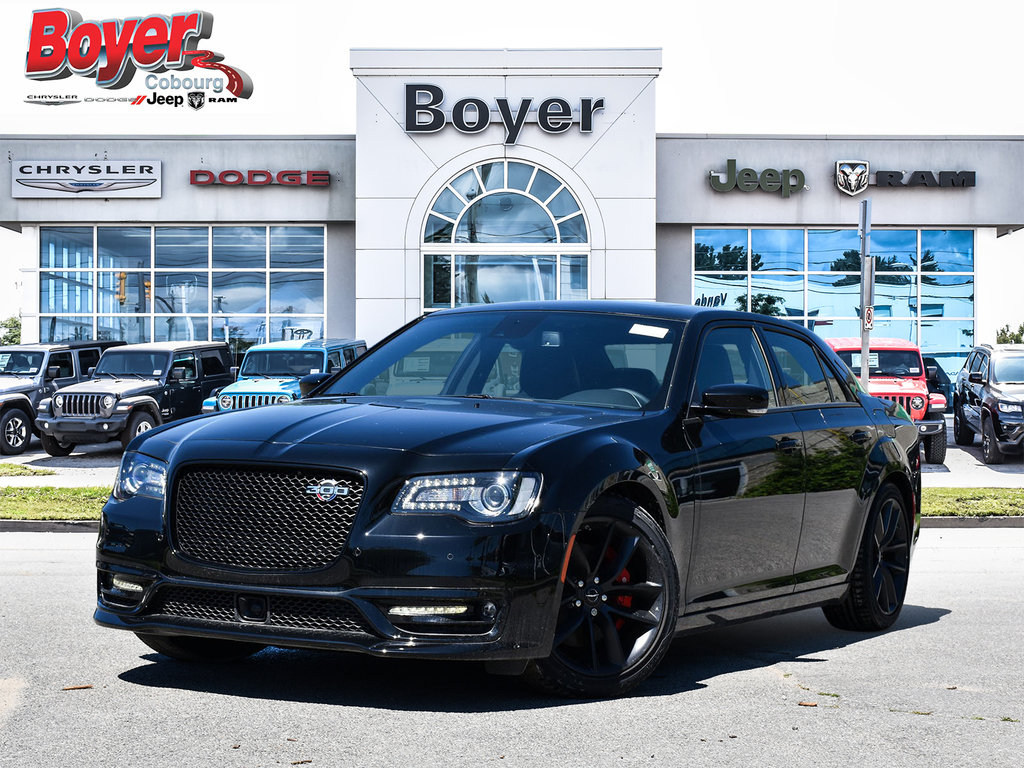 2023 Chrysler 300 in Pickering, Ontario - 1 - w1024h768px