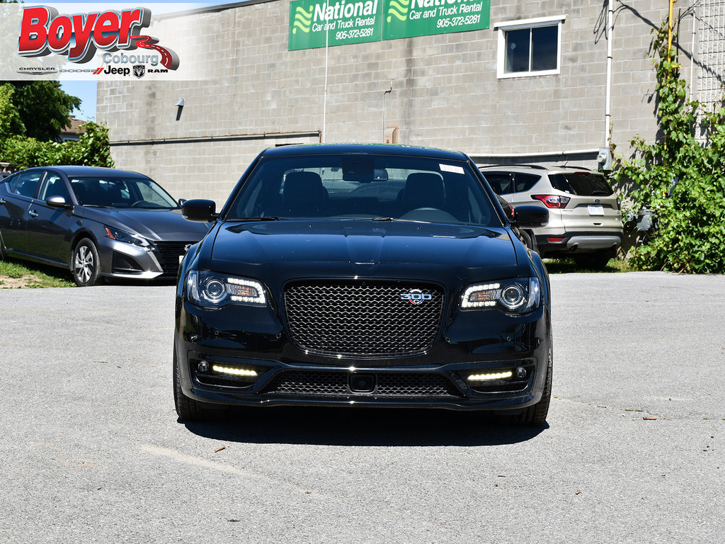 2023 Chrysler 300 in Pickering, Ontario - 3 - w1024h768px