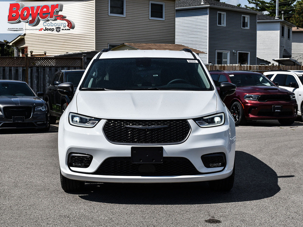 2024 Chrysler Pacifica in Pickering, Ontario - 3 - w1024h768px