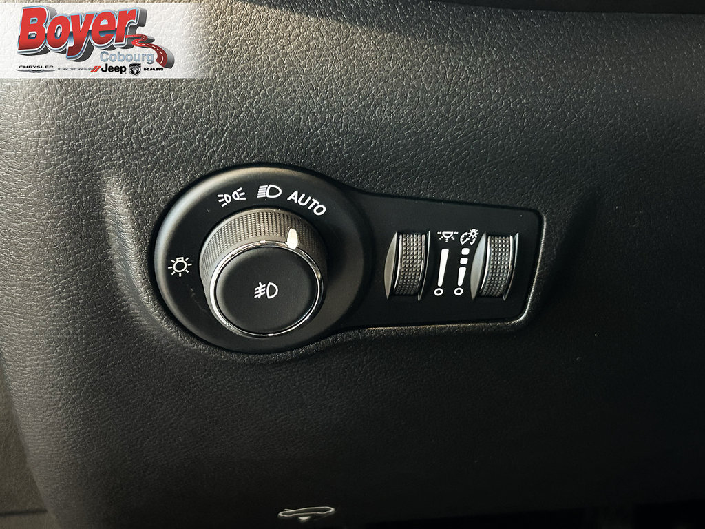 2025 Jeep Compass in Pickering, Ontario - 11 - w1024h768px