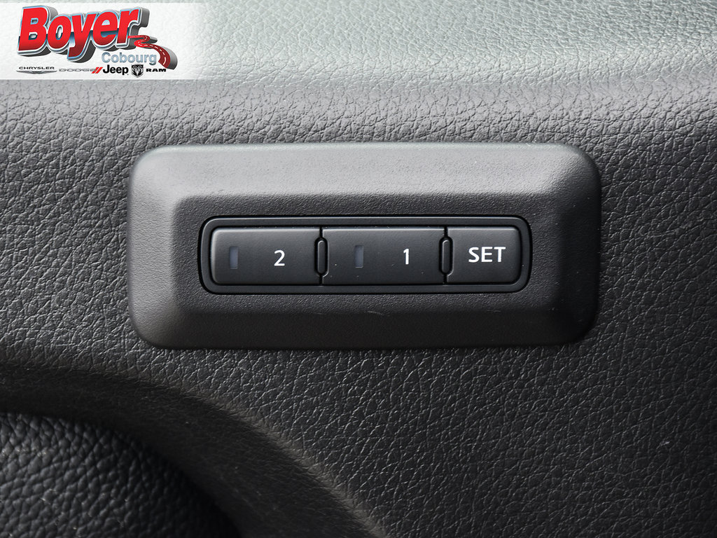 2017 Nissan Titan XD in Pickering, Ontario - 15 - w1024h768px