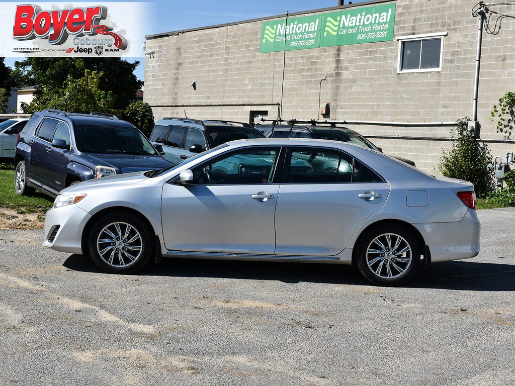 2014 Toyota Camry in Pickering, Ontario - 5 - w1024h768px