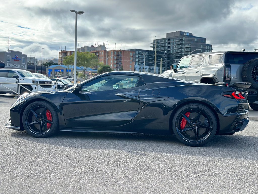 2024 Chevrolet CORVETTE E-RAY in Pickering, Ontario - 2 - w1024h768px