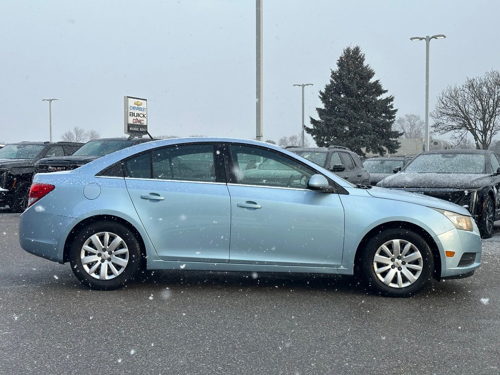 2011 Chevrolet Cruze LT TURBO W/1SA in Pickering, Ontario - 6 - w1024h768px