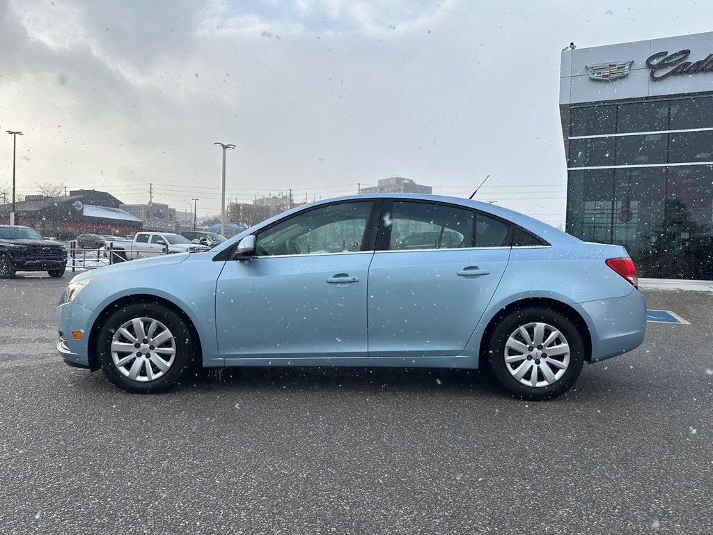 2011 Chevrolet Cruze LT TURBO W/1SA in Pickering, Ontario - 2 - w1024h768px