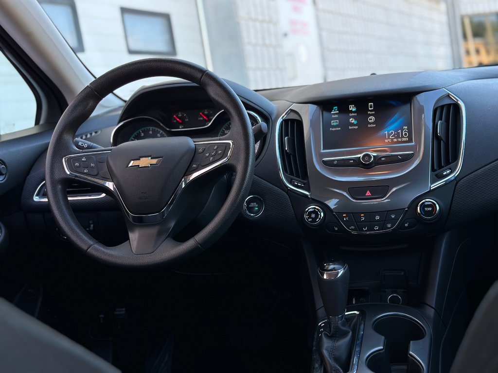 2018 Chevrolet Cruze in Pickering, Ontario - 9 - w1024h768px