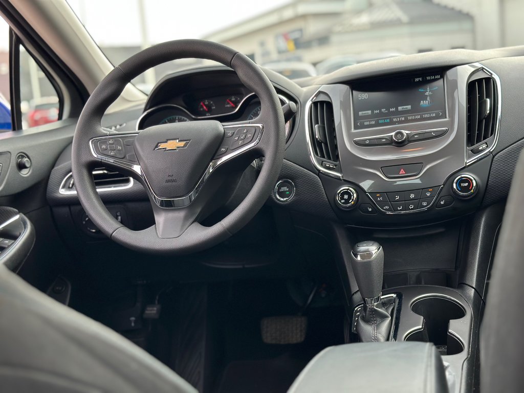 2018 Chevrolet Cruze in Pickering, Ontario - 5 - w1024h768px