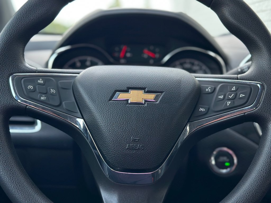 2019 Chevrolet Cruze in Pickering, Ontario - 8 - w1024h768px