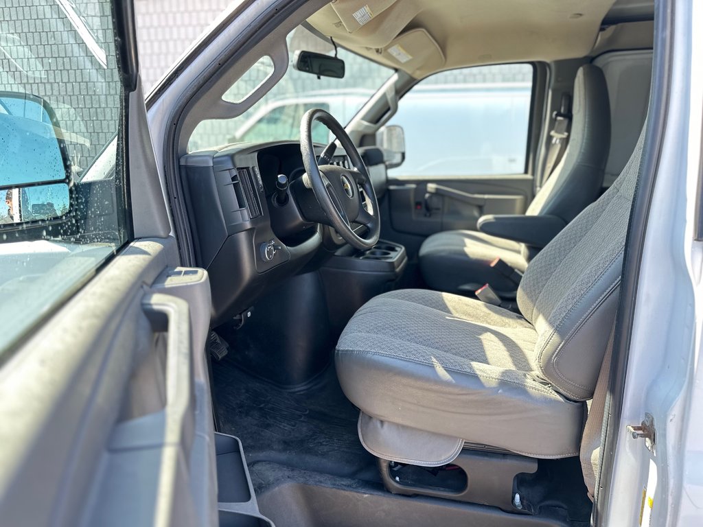 2021 Chevrolet Express Cargo Van in Pickering, Ontario - 6 - w1024h768px