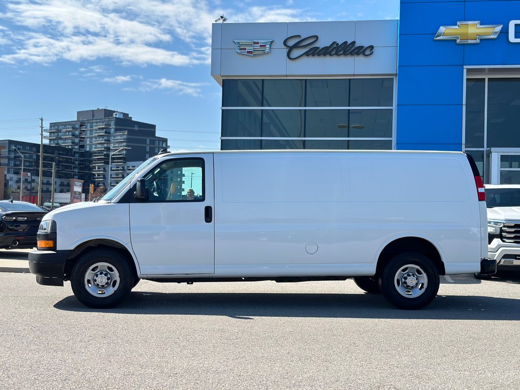 2021 Chevrolet Express Cargo Van in Pickering, Ontario - 2 - w1024h768px